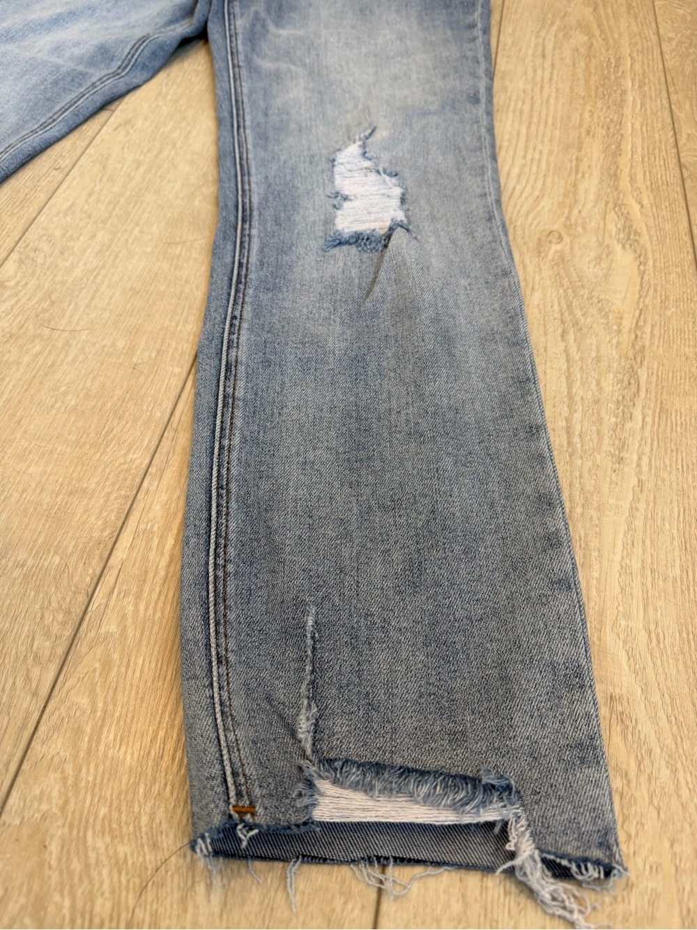 KUT from the Kloth High Rise Rachel Fab AB Mom Jeans — Size 6 - Picture 8 of 11